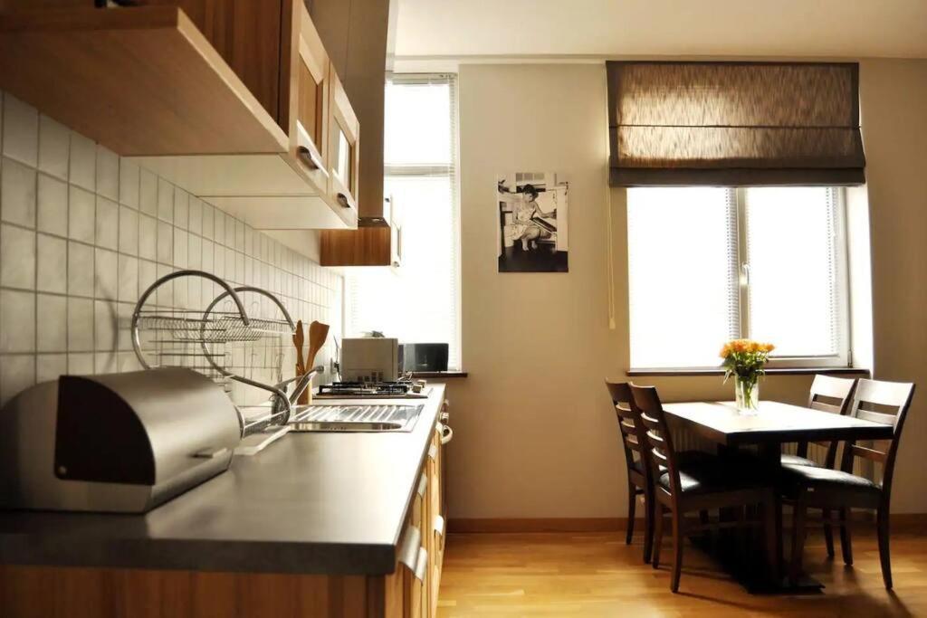 City Center 2Bdr Apartment Near Rustaveli Av. Тбілісі Екстер'єр фото