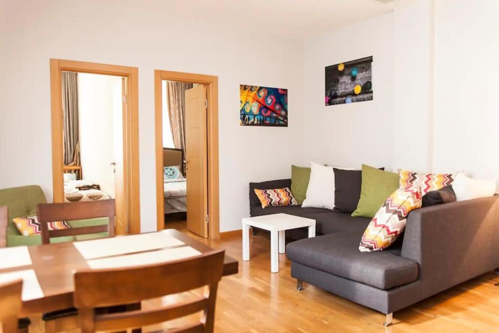 City Center 2Bdr Apartment Near Rustaveli Av. Тбілісі Екстер'єр фото